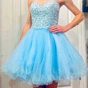 NEW - beautiful - special occasion / prom dress by Terani Couture!